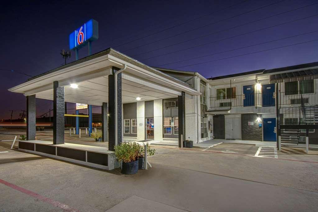Motel 6 Fort Worth - Northside Zewnętrze zdjęcie